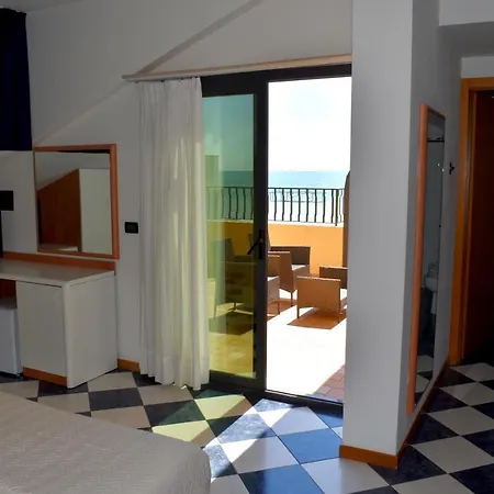 酒店 El Salvador Frontemare Piscina Riscaldata 3*